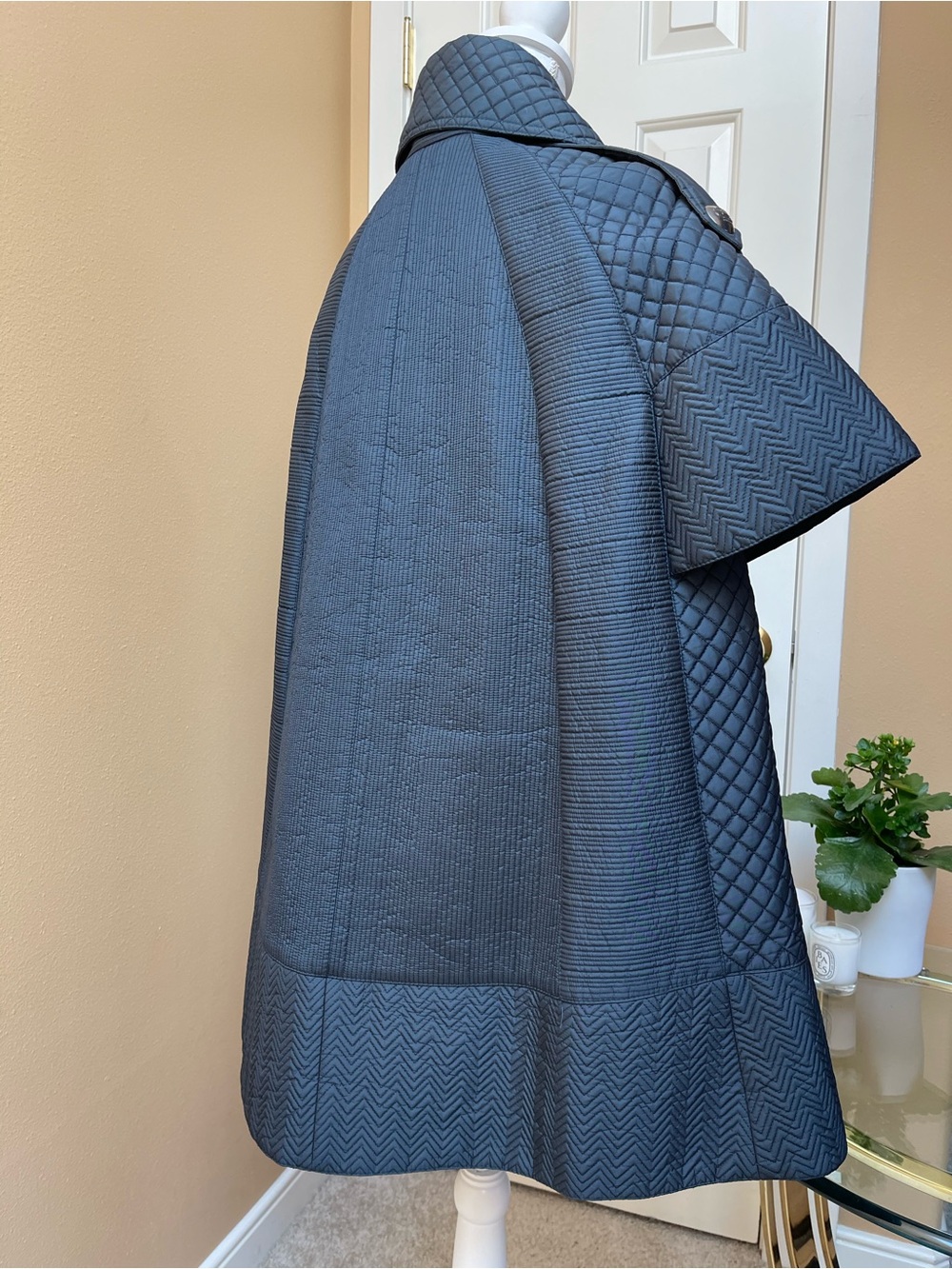 Burberry Quilted Cape Coat Jacket IT 38 Navy Blue Made In Italy Runway Piece - Picture 5 of 16
